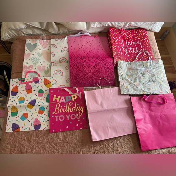 Gift Bags Set - Picture 2 of 5